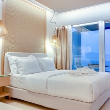 colonides-deluxe-room-sea-view-01