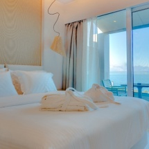 colonides-deluxe-room-sea-view-09