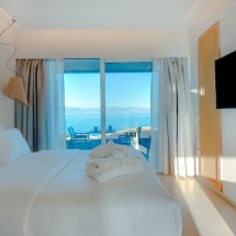 colonides-deluxe-room-sea-view-10