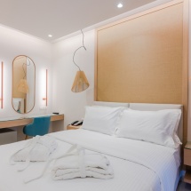 colonides-deluxe-room-04